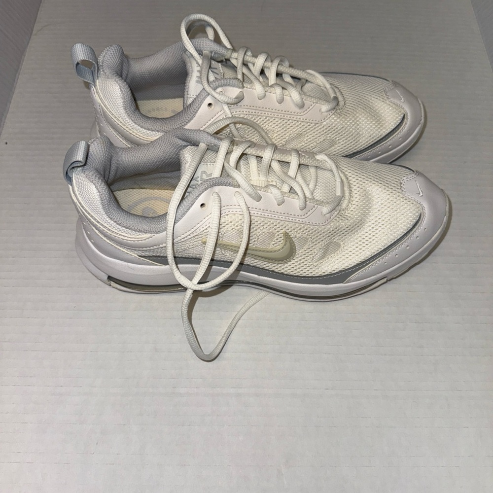 Nike Air Max AP Ladies Trainers US 9.5
